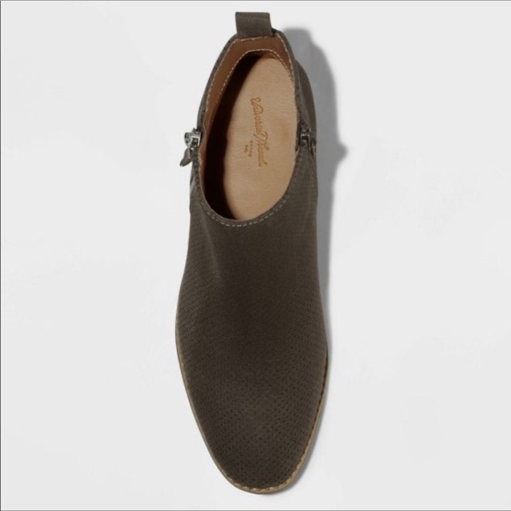 Women's Universal Thread
Shoes Universal Standard
Marlis Bootie nwt - Picture 3 of 10